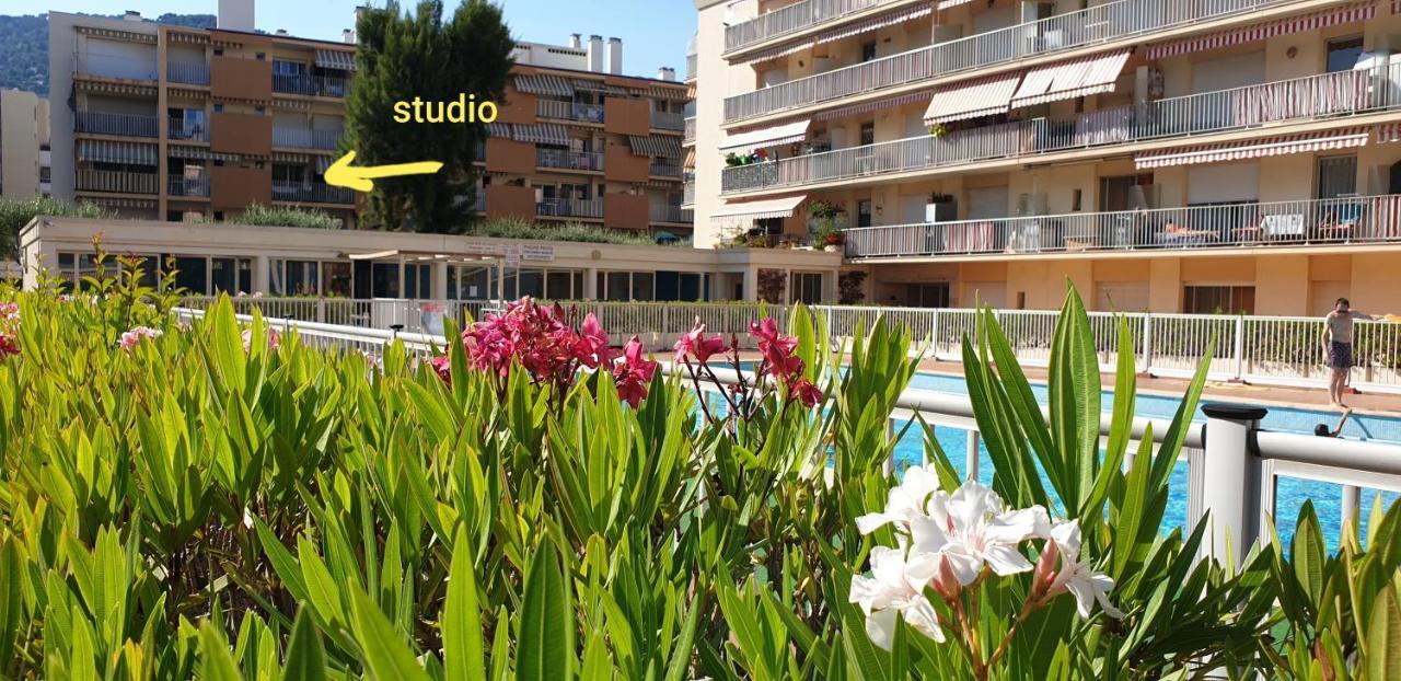 Appartamento Les Caroubiers Roccabruna Esterno foto